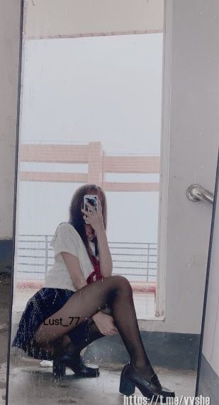 她唇之下在线观看